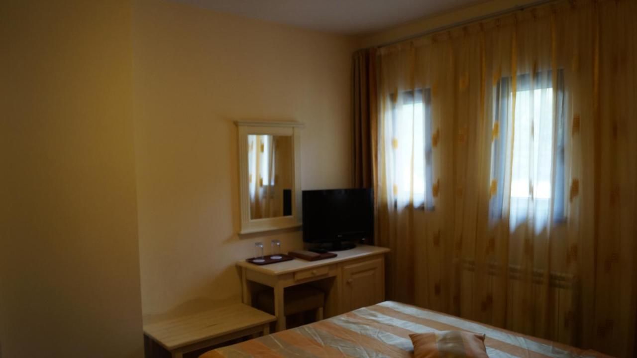 Отель Hotel Bucegi Синая-19
